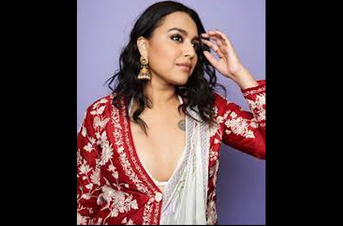Swara Bhasker poses with her husband Fahad Ahmad; netizens speculate, “I think she is pregnant”