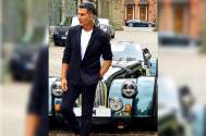 Housefull 4: Akshay Kumar steps out for lunch with co-stars while hiding his face from photographers  