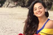 Helly Shah’s sun-kissed selfies are too cute to be missed 