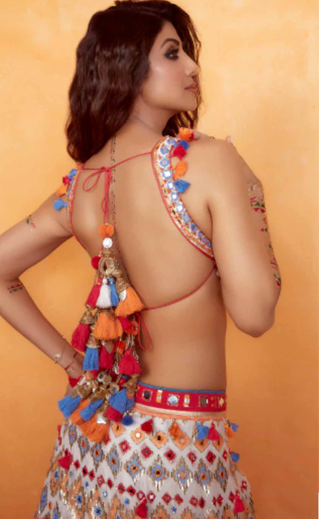 Wow! Check out these Bollywood actresses flaunting their sexy backs