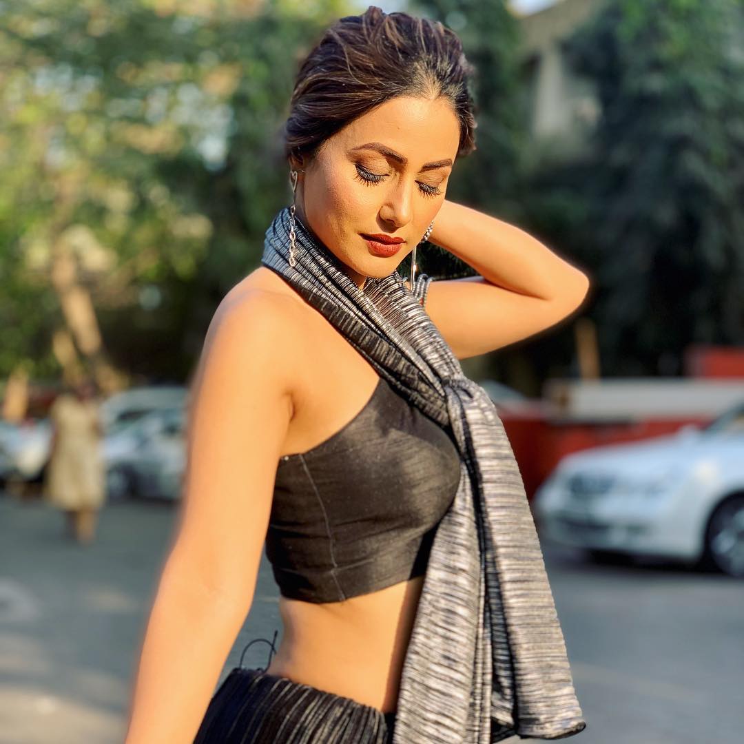 Hina Khan Wear Bollywood Designer V Neck Black Silk Blouse for Women Custom  Made Saree Blouse Fancy Sari Blouses Choli Tunic Top Crop Top - Etsy