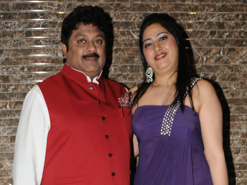 Host Kapil and Bharti Mehra