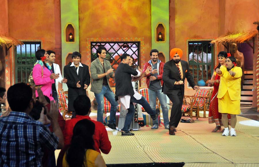 Sidhu dancing with the cast of Boss on Comedy Nights with Kapil