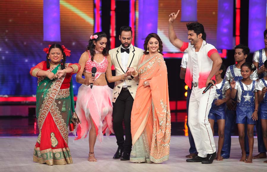 Madhuri dancing with Gurmeet and Subhreet