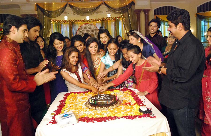 Women's day cake cutting on the sets of Aur Pyaar Ho Gaya