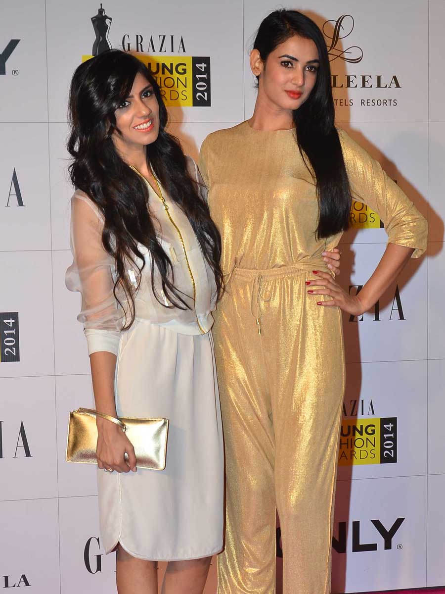  Nishka Lulla & Sonal Chauhan