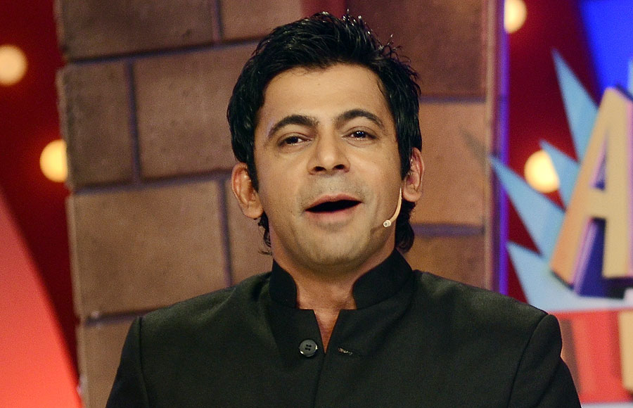 Sunil Grover- Another actor to get injured while shooting is Sunil. The actor recently made a special appearance on Deal Or No Deal, where the accident happened.