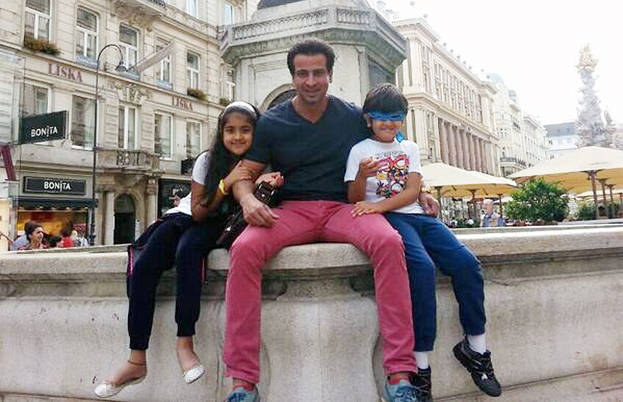 Ronit Roy with his kids