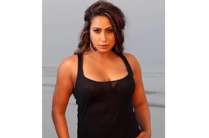 Mastram actress Kamalika Chanda is too hot to handle in these pictures 