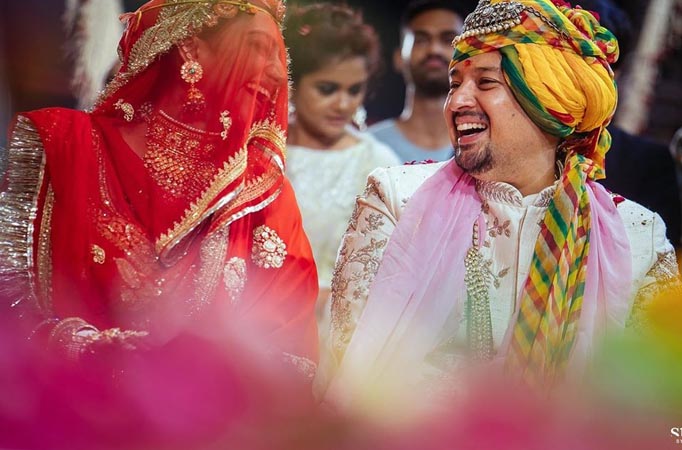 Here are some pictures of Mohena Kumari and Suyesh Rawat right from their WEDDING ALBUM! 
