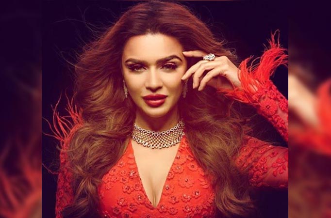 Aashka Goradia eye makeup game is on point in these stunning pictures