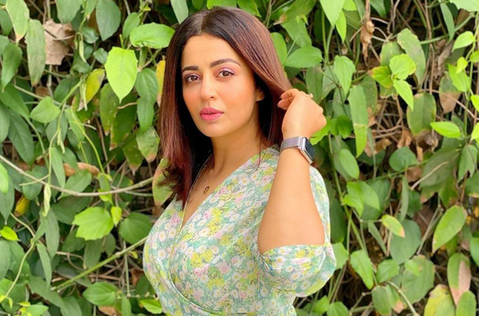 Nehha Pendse brings in her birthday with her close friends at her own restaurant! 