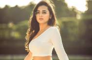Tejasswi Prakash taken aback as a fan gets too close to her