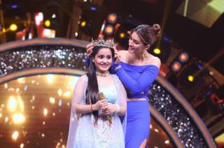 ek dum mishti doi wala performance tha” says Kriti Sanon as she praised contestant Bidipta Chakraboty on Sony Tv’s Indian Idol 1