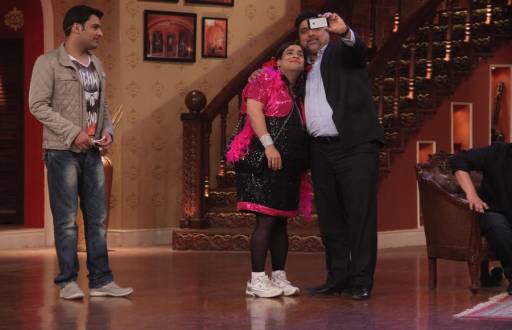  Palak takes a selfie with Ram Kapoor