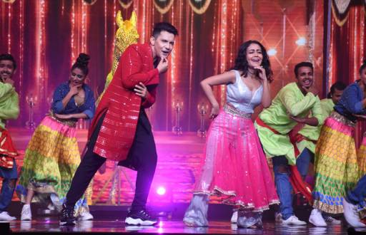 Check out the sizzling pictures of Aditya Narayan and Neha Kakkar's performance